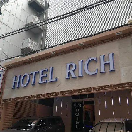 Rich Hotel